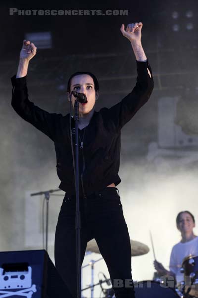 SAVAGES - 2015-08-16 - SAINT MALO - Fort de St Pere - Camille Berthomier - Fay Milton